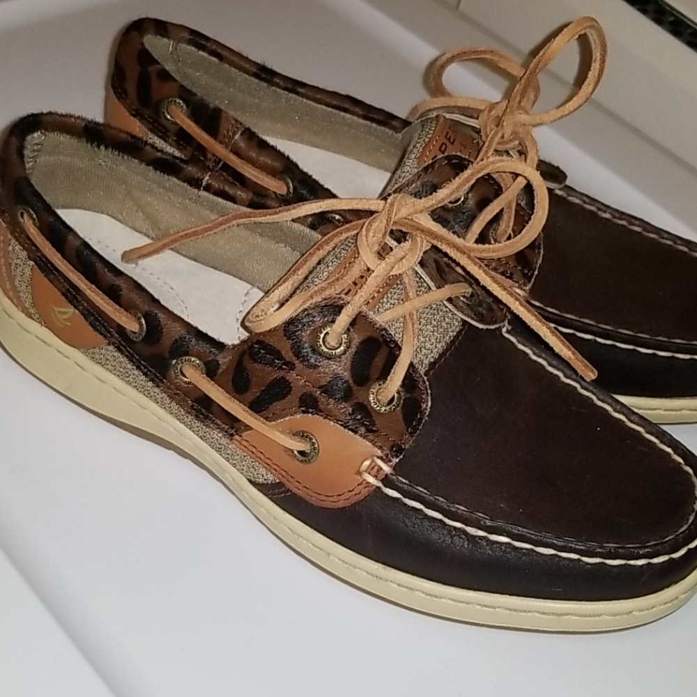 NEW Leopard Sperrys 7.5
